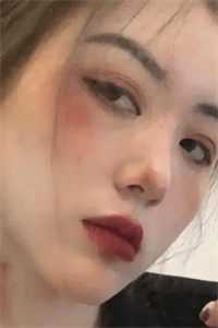 女儿选秀失败后，影帝老公却和白月光的女儿在庆祝